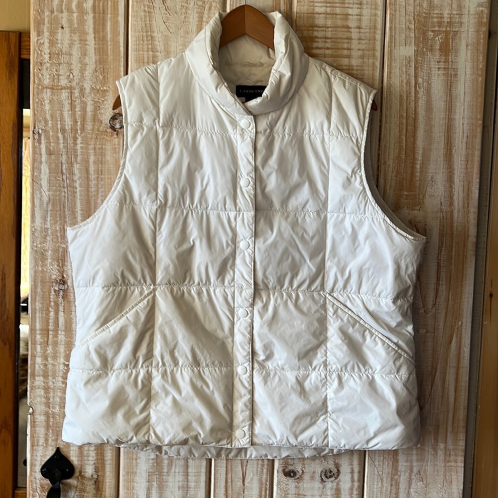 Lands End Down Vest. Size XL White